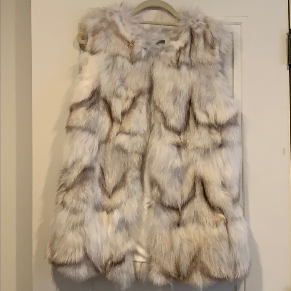 Like New. Fox fur vest